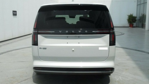 Volvo EM90 lộ nguyên thiết kế trước ngày chào sân giữa tháng 11 - Ảnh 3. Giao diện đuôi xe khá đơn giản và gọn gàng - Ảnh: MIIT