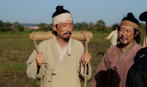 Màn cameo của Yoo Jae Suk, Haha trong My Dearest bị chê phản cảm - Ảnh 9. Yoo Jae Suk và Haha tập thoại trên phim trường