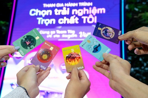 Từ ‘lựa chọn’ đến ‘trọn vẹn’, thông điệp TPBank gửi khách hàng - Ảnh 3. Bộ sưu tập thẻ ngân hàng với thiết kế ngũ hành độc đáo