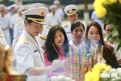 Khánh thành công trình mở rộng đền thờ các anh hùng liệt sĩ đoàn tàu không số - Ảnh 4. Đây là một trong những sự kiện quan trọng nhân dịp kỷ niệm 62 năm ngày truyền thống lữ đoàn (23-10-1961 - 23-10-2023) - Ảnh: CHÂU TUẤN