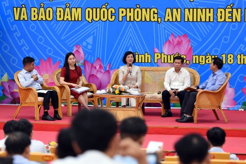Hạ tầng là điểm nghẽn cần khơi thông đầu tiên để tạo ra đột phá vùng Đông Nam bộ - Ảnh 3. Các đại biểu thảo luận bàn tròn tại hội thảo khoa học - Ảnh: A LỘC