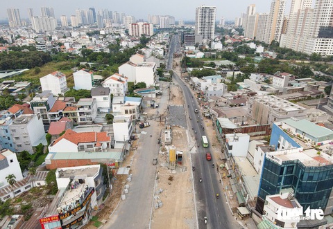 TP.HCM: Giải ngân bồi thường các dự án năm 2022 phải dứt điểm trong tháng 10 - Ảnh 1. Đến 13-9, các địa phương giải ngân phần bồi thường các dự án đầu tư công được 11.625 tỉ đồng, đạt khoảng 43% - Ảnh: CHÂU TUẤN