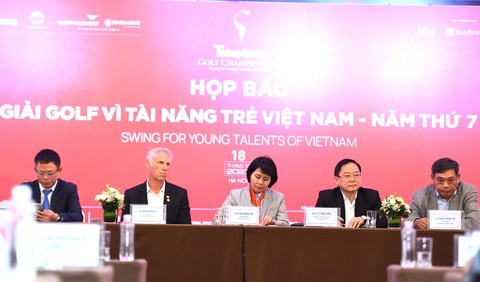 Chơi golf góp tiền cho Quỹ hỗ trợ Tài năng trẻ Việt Nam - Ảnh 1. Họp báo công bố giải golf gây Quỹ hỗ trợ Tài năng trẻ Việt Nam sáng 18-10 - Ảnh: NHƯ Ý