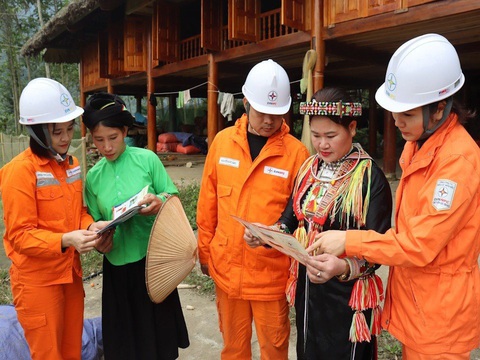 54 năm Điện lực miền Bắc: Hành trình thắp sáng niềm tin - Ảnh 1. 54 năm Điện lực miền Bắc: Hành trình thắp sáng niềm tin - Ảnh 1.