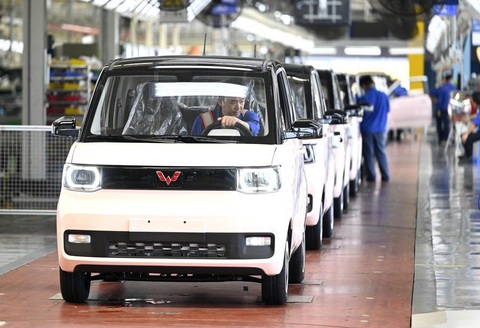 Nhà máy đầu tiên xuất xưởng Wuling HongGuang MiniEV: Rộng bằng 10 sân bóng, mỗi phút có 1 chiếc xe đời - Ảnh 1. Dây chuyền lắp ráp Wuling HongGuang Mini EV tại thành phố Liễu Châu, Trung Quốc - Ảnh: Wuling EV Vietnam