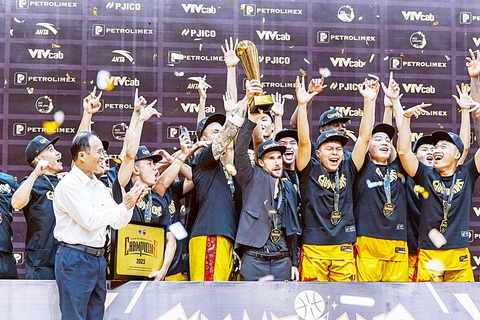 Giải bóng rổ chuyên nghiệp Việt Nam (VBA) mùa giải thứ 8: Đạt bước tiến lớn - Ảnh 1. Saigon Heat lần thứ 4 liên tiếp lên ngôi vô địch VBA - Ảnh: VBA