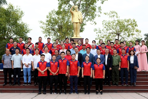 Lãnh đạo Liên đoàn bắn súng Việt Nam và Trung tâm Huấn luyện thể thao quốc gia Hà Nội tổ chức lễ khen thưởng các xạ thủ đạt thành tích xuất sắc trong năm 2023 - Ảnh: HOÀNG TÙNG Lãnh đạo Liên đoàn Bắn súng Việt Nam và Trung tâm Huấn luyện thể thao quốc gia Hà Nội tổ chức lễ khen thưởng các xạ thủ đạt thành tích xuất sắc trong năm 2023 - Ảnh: HOÀNG TÙNG