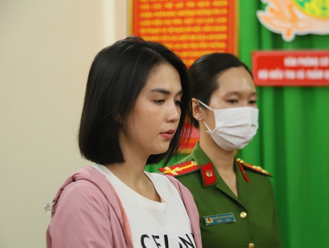 Ngọc Trinh mong được pháp luật khoan hồng- Ảnh 2. Ngọc Trinh lúc bị bắt - Ảnh: Công an cung cấp