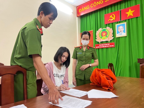 Công an TP.HCM bắt tạm giam Ngọc Trinh - Ảnh 2. Ngọc Trinh tại cơ quan điều tra - Ảnh: CATP cung cấp