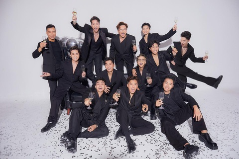Ảnh trước ngày cưới cực chất của Puka và Gin Tuấn Kiệt - Ảnh 9. Và không quên bày tỏ biểu cảm hạnh phúc, vui mừng khi người bạn thân thiết đón ngày trọng đại.
