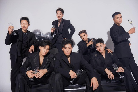 Ảnh trước ngày cưới cực chất của Puka và Gin Tuấn Kiệt - Ảnh 8. Hội mỹ nam nhà chú rể Gin Tuấn Kiệt bảnh bao với vest đen