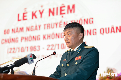 60 năm bảo vệ vững chắc bầu trời Tổ quốc - Ảnh 3. Trung tướng Nguyễn Văn Hiền, tư lệnh Quân chủng Phòng không - Không quân, phát biểu tại buổi lễ