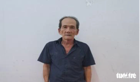 Khởi tố 'ma nhớt' 71 tuổi chuyên đột nhập nhà dân trộm tài sản - Ảnh 1. "Ma nhớt" Huỳnh Văn Tâm tại cơ quan công an - Ảnh: HOÀI ANH