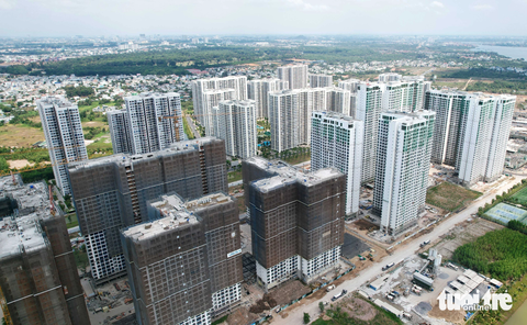 Giữa năm sau thị trường bất động sản mới phục hồi rõ nét? - Ảnh 1. Thị trường bất động sản kỳ vọng phục hồi từ việc tháo gỡ các vướng mắc về cơ chế, hành lang pháp lý và vốn để tăng niềm tin người tiêu dùng, nguồn cung lẫn thanh khoản thị trường - Ảnh: NGỌC HIỂN