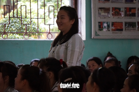 Nụ cười vẫn nở trên khuôn mặt trong sáng của người phụ nữ Mông chịu nhiều bất hạnh - Ảnh: T.ĐIỂU Nụ cười vẫn nở trên khuôn mặt trong sáng của người phụ nữ Mông chịu nhiều bất hạnh - Ảnh: T.ĐIỂU