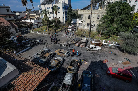 Xung đột Israel - Hamas: Cuộc chiến thông tin - Ảnh 1. Hiện trường vụ tấn công Bệnh viện Al-Ahli Arabi - Ảnh: SHUTTERSTOCK