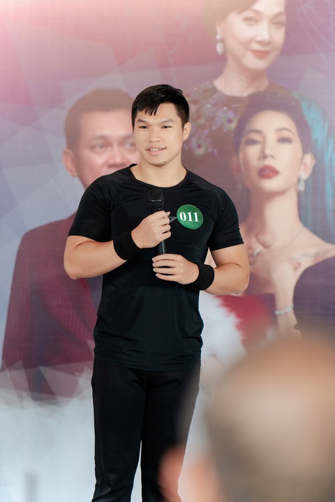 NSƯT Hữu Châu cùng NSND Lê Khanh quyết tâm truy tìm 'tiểu tam' - Ảnh 8. NSƯT Hữu Châu cùng NSND Lê Khanh quyết tâm truy tìm 'tiểu tam' - Ảnh 8.