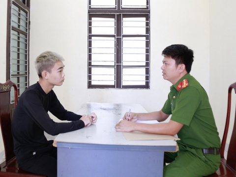 Đang trốn truy nã vẫn lừa bắt giữ người bị mất tích đề đòi tiền chuộc - Ảnh 1. Nguyễn Trọng Dự tại cơ quan công an - Ảnh: CACC