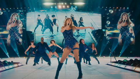 - Ảnh 8. Taylor Swift nóng bỏng trên sân khấu - Ảnh: Cinema Blend
