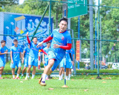 CLB B.Bình Dương đặt mục tiêu vào tốp 3 V-League 2023-2024 - Ảnh 2. Tiền vệ Hải Huy - một trong những hợp đồng mới chất lượng của CLB B.Bình Dương - Ảnh: BBFC