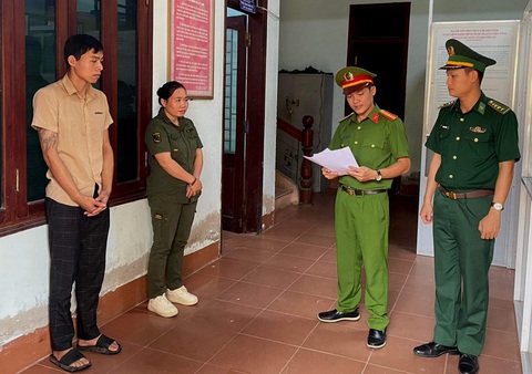 Cô gái bị lừa bán sang Trung Quốc trở về tố cáo kẻ lừa bán mình - Ảnh 1. Cơ quan công an và biên phòng tỉnh Quảng Trị khởi tố bị can Sanh và Sầu để điều tra sự liên quan đến vụ cô gái bị lừa bán sang Trung Quốc - Ảnh: PHAN VĨNH