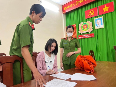 'Chị đẹp' Ngọc Trinh chiếm sạch spotlight 30 mỹ nhân Việt - Ảnh 1. 'Chị đẹp' Ngọc Trinh chiếm sạch spotlight 30 mỹ nhân Việt - Ảnh 1.