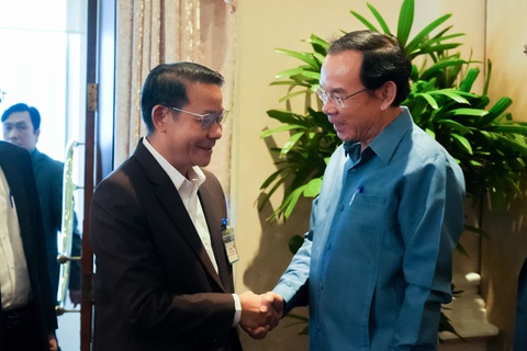 Bí thư Thành ủy TP.HCM Nguyễn Văn Nên (phải) tiếp - Ảnh: Hữu Hạnh Bí thư Thành ủy TP.HCM Nguyễn Văn Nên (bên phải) tiếp ông Phoykham Hungbounyuang, bí thư Tỉnh ủy, tỉnh trưởng Xaisomboun, ngày 19-10 - Ảnh: HỮU HẠNH