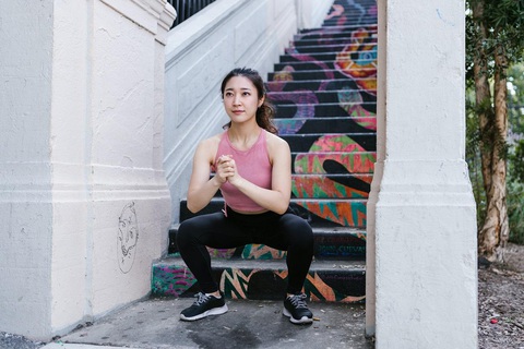 Chặn ngay Hội chứng "mông chết" sau Tết - Ảnh 2. Squat hữu ích cho cơ vùng mông - Nguồn ảnh: Pexels