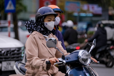Thời tiết hôm nay 20-10: Miền Bắc vừa mưa vừa lạnh, miền Trung ngày nắng - Ảnh 1. Từ hôm nay 20-10, thời tiết Bắc Bộ vừa mưa vừa lạnh do không khí lạnh kết hợp bão gây ra - Ảnh: NAM TRẦN
