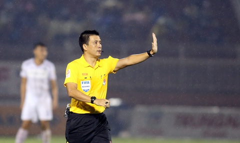 Cả 4 trọng tài FIFA Việt Nam đều làm nhiệm vụ ngay vòng 1 V-League 2023-2024 - Ảnh 2. Trọng tài FIFA Hoàng Ngọc Hà sẽ làm trọng tài VAR trận Nam Định - Quảng Nam và trợ lý VAR trận Hải Phòng - Hoàng Anh Gia Lai - Ảnh: N.K.