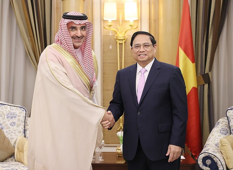 Thủ tướng trả lời báo chí quốc tế về hợp tác với Saudi Arabia hiện thực hóa "Tầm nhìn 2030" - Ảnh 2. Thủ tướng Phạm Minh Chính tiếp ông Sultan Al-Marshad - giám đốc điều hành Quỹ phát triển Saudi Arabia - Ảnh: DƯƠNG GIANG