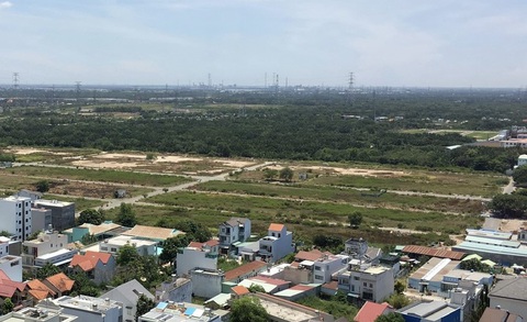TP.HCM: Rà soát giải quyết cấp giấy cho các trường hợp tự ý tách thửa - Ảnh 1. Việc cấp giấy chứng nhận quyền sử dụng đất còn gặp khó khăn, vướng mắc - Ảnh: TỰ TRUNG