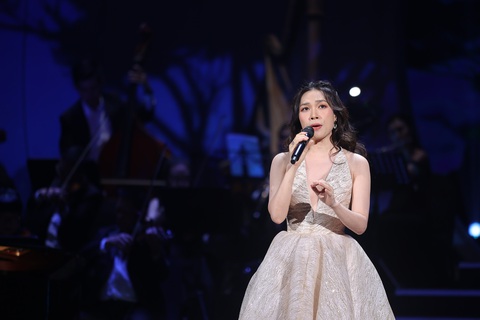 Mỹ Tâm xuất hiện cuối liveshow, gửi đến các ca khúc Như chưa bắt đầu (hát cùng Vũ), Ngọn đồi hoa bay, Thương ca tiếng Việt, Muộn màng là từ lúc - Ảnh: Hải DƯƠNG Mỹ Tâm xuất hiện cuối live show, gửi đến các ca khúc Như chưa bắt đầu (hát cùng Vũ), Ngọn đồi hoa bay, Thương ca tiếng Việt, Muộn màng là từ lúc - Ảnh: Hải DƯƠNG