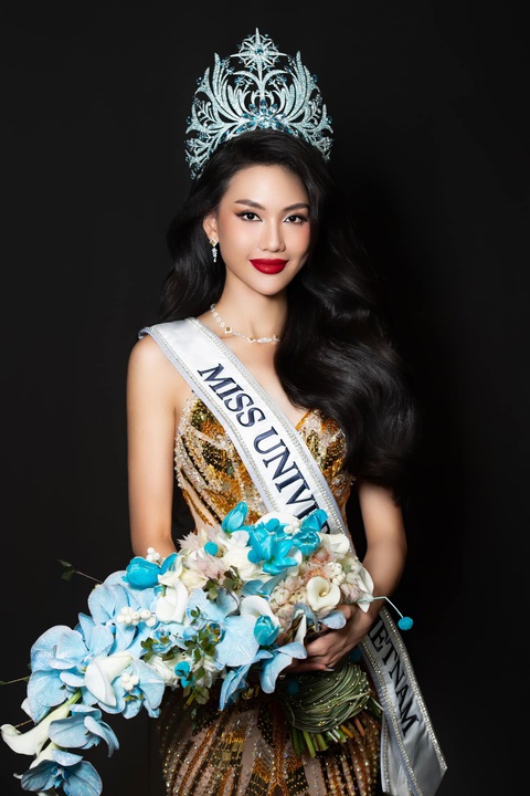 Bùi Quỳnh Hoa có nguy cơ 'out Top' Miss Universe dù chưa nhập cuộc - Ảnh 1. Bùi Quỳnh Hoa vẫn nhận sóng gió suốt 1 tháng sau đăng quang Miss Universe Vietnam