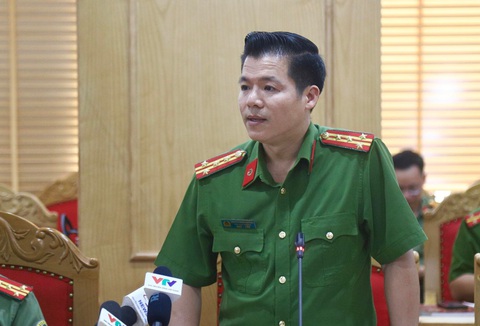 Điều tra trách nhiệm của nhóm quản lý nhà nước trong vụ cháy chung cư mini làm 56 người chết - Ảnh 2. Cục phó Cục Cảnh sát phòng cháy chữa cháy Nguyễn Minh Khương trả lời tại buổi họp báo - Ảnh: DANH TRỌNG