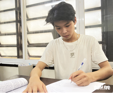 Lê Quang Hợp trong những ngày đầu trên giảng đường đại học - Ảnh: NVCC Lê Quang Hợp trong những ngày đầu trên giảng đường đại học - Ảnh: NVCC