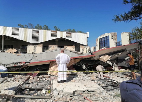 Nhà thờ ở thành phố Ciudad Madero, bang Tamaulipas của Mexico đổ sập vào ngày 1-10 - Ảnh: AFP Nhà thờ ở thành phố Ciudad Madero, bang Tamaulipas của Mexico bị sập mái vào ngày 1-10 - Ảnh: AFP