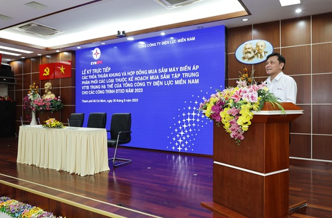 Điện lực miền Nam ký hợp đồng mua sắm Máy biến áp cho năm 2023 - Ảnh 1. Tổng Giám đốc EVNSPC Nguyễn Phước Đức phát biểu tại lễ ký kết các thuận khung và hợp đồng mua sắm MBA phân phối cho các công trình ĐTXD năm 2023 của EVNSPC - Ảnh: EVNSPC