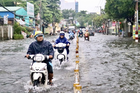 Thời tiết hôm nay 3-10: Miền Nam, TP.HCM tiếp tục mưa dai dẳng - Ảnh 1. Hôm nay thời tiết Nam Bộ tiếp tục mưa diện rộng - Ảnh: TIẾN QUỐC