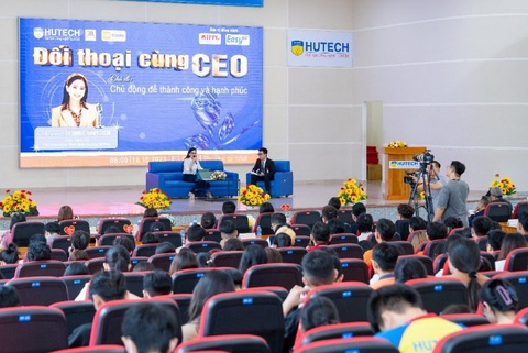 Trường HUTECH tổ chức chương trình Đối thoại cùng CEO - Ảnh 1. CEO Lê Hồng Thủy Tiên giao lưu, truyền cảm hứng đến sinh viên HUTECH
