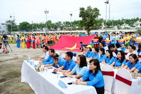 Món quà bất ngờ từ Giải vô địch bóng đá công nhân toàn quốc 2023 - Ảnh 1. Giải vô địch bóng đá công nhân toàn quốc 2023 khai mạc vòng loại khu vực 4 (TP Tam Kỳ, tỉnh Quảng Nam) sáng 20-10 - Ảnh: TẤN LỰC
