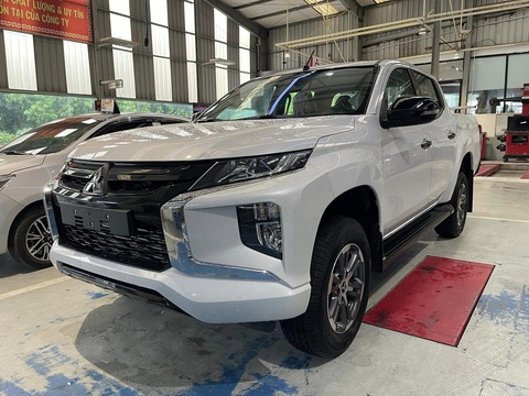 Tin tức giá xe: Mitsubishi Triton giảm giá kỷ lục còn 550 triệu, nhưng số lượng rất hạn hữu - Ảnh 5. Mitsubishi Triton 4x4 MT có đầy đủ các trang bị an toàn cơ bản như hỗ trợ phanh (ABS, EBD), cân bằng điện tử hay kiểm soát lực kéo - Ảnh: Đại lý Mitsubishi/Facebook