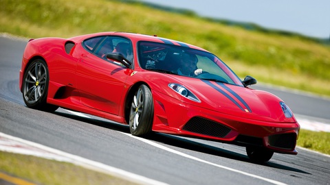 Ferrari kiện đại lý, đòi bồi thường khủng chỉ vì họ mua lại xe độ giống Ferrari - Ảnh 1. Khách bán lại xe mới, khách xúc phạm xe hãng hay cả người dùng độ xe giống Ferrari đều có thể bị thương hiệu Ý kiện - Ảnh: Evo