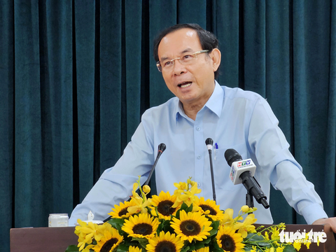 Bí thư Thành ủy yêu cầu cán bộ hứa, không hứa sẽ ‘loại ngay từ vòng giữ xe’ - Ảnh 1. Bí thư Thành ủy Nguyễn Văn Nên yêu cầu các cán bộ phải cam kết, hứa các việc sẽ làm trong việc giải ngân đầu tư công, gửi về Ban Thường vụ chậm nhất là trong tuần sau - Ảnh: NGỌC HIỂN