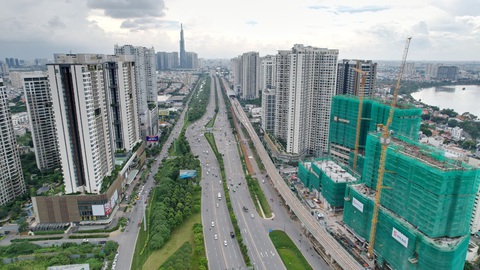 Các đại gia bất động sản còn bao nhiêu 'của để dành'? - Ảnh 1. Loạt khó khăn về vốn và pháp lý khiến nhiều doanh nghiệp gặp khó - Ảnh: NGỌC HIỂN