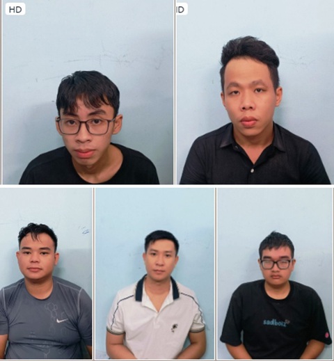 Từ cảnh giác của nhân viên ngân hàng, lộ đường dây làm căn cước công dân giả - Ảnh 1. Nhóm người làm, sử dụng căn cước công dân giả để mở tài khoản ngân hàng - Ảnh: Công an cung cấp