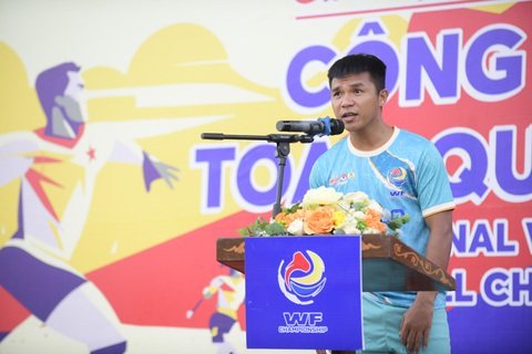 Giải vô địch bóng đá công nhân toàn quốc khu vực Quảng Nam khai mạc trùng ngày Phụ nữ Việt Nam - Ảnh 7. Đại diện đội Công đoàn Quảng Nam tuyên thệ trước giải - Ảnh: QUANG ĐỊNH