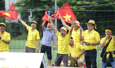 Khởi tranh Giải vô địch bóng đá công nhân toàn quốc 2023 tại Quảng Nam - Ảnh 12. Người lao động công nhân đến cổ vũ giải đấu nhiệt tình, hứng khởi - Ảnh: QUANG ĐỊNH