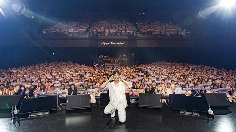 Tài tử U50 Kim Nam Gil đến TP. HCM làm fan concert - Ảnh 2. Kim Nam Gil trong Global tour Again tại Đài Loan
