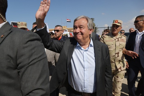 Tổng thư ký Liên Hiệp Quốc Antonio Guterres thị sát cửa khẩu Rafah ngày 20-10 - Ảnh: AFP Tổng thư ký Liên Hiệp Quốc Antonio Guterres thị sát cửa khẩu Rafah ngày 20-10 - Ảnh: AFP